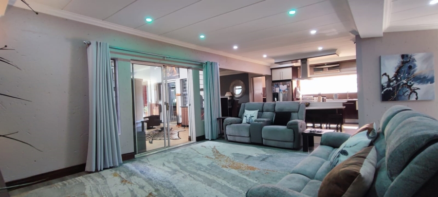 5 Bedroom Property for Sale in Eldoraigne Gauteng
