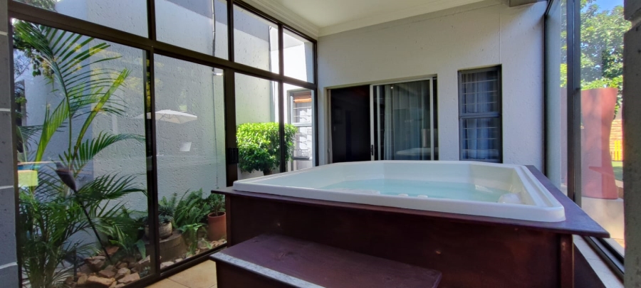 5 Bedroom Property for Sale in Eldoraigne Gauteng