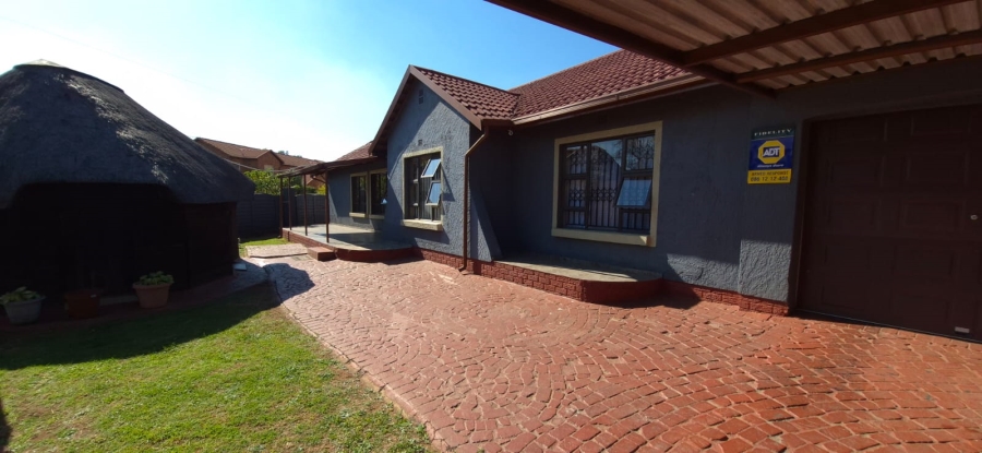 3 Bedroom Property for Sale in Groeneweide Gauteng