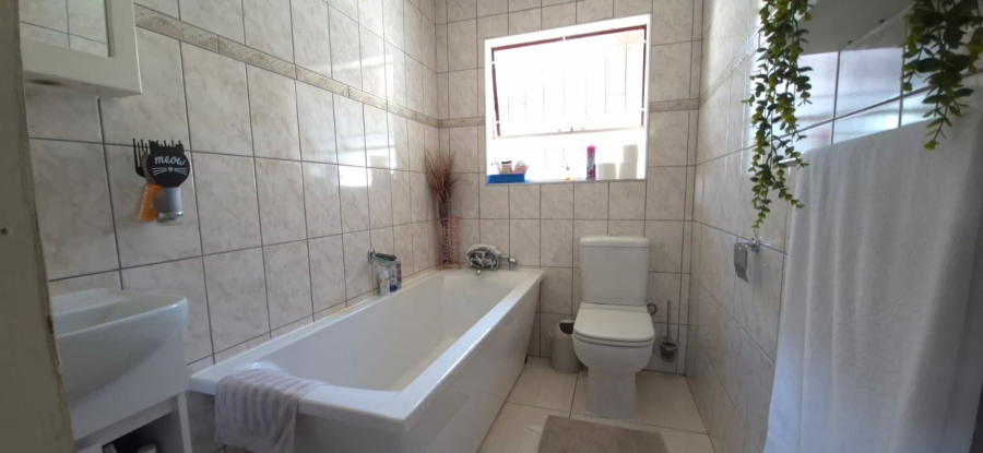 3 Bedroom Property for Sale in Groeneweide Gauteng