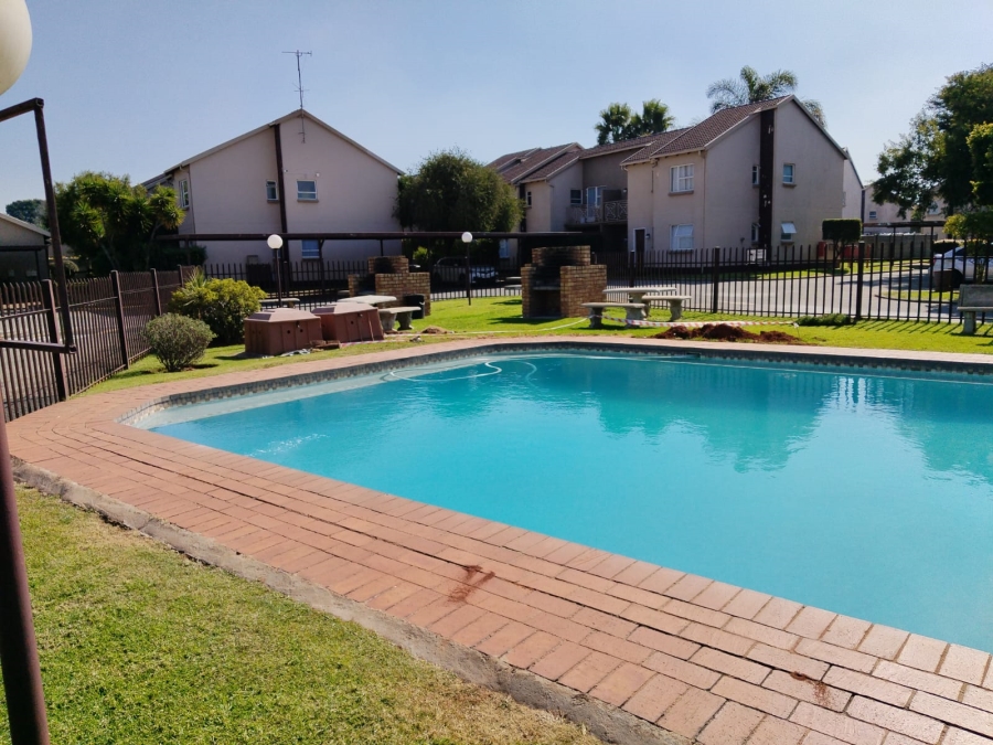 2 Bedroom Property for Sale in Bonaero Park Gauteng