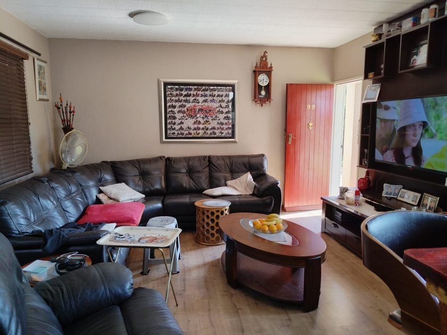 2 Bedroom Property for Sale in Bonaero Park Gauteng