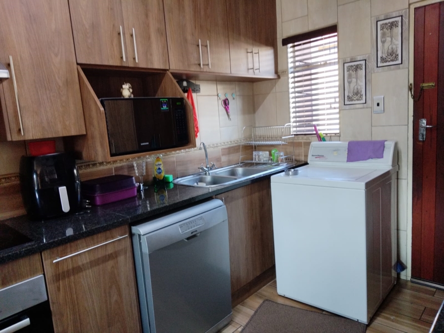 2 Bedroom Property for Sale in Bonaero Park Gauteng