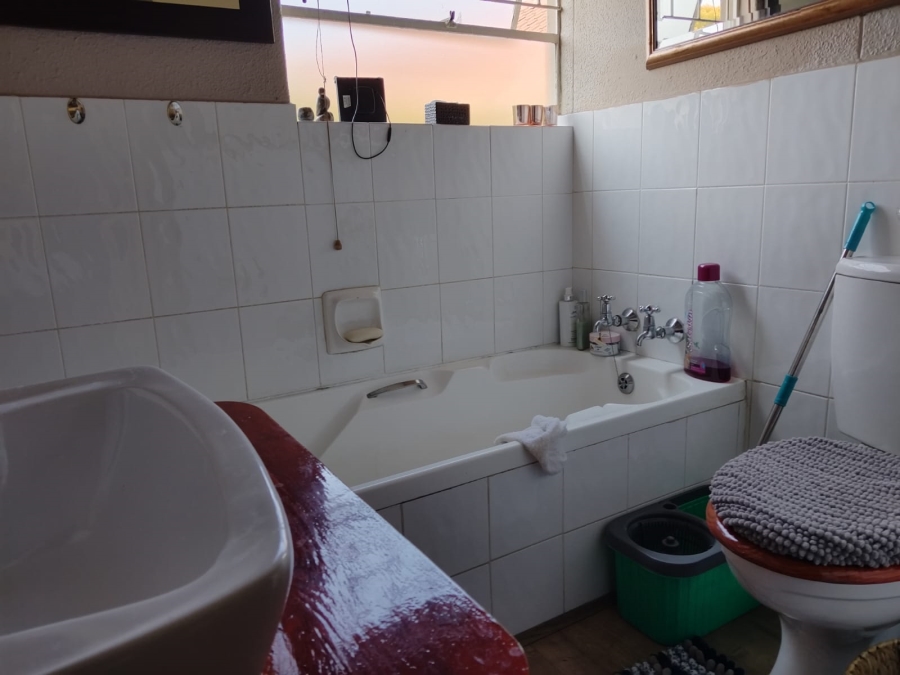2 Bedroom Property for Sale in Bonaero Park Gauteng