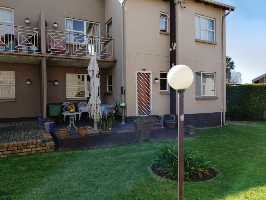 2 Bedroom Property for Sale in Bonaero Park Gauteng