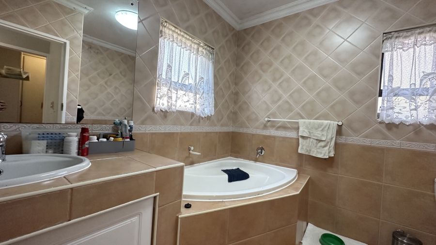 5 Bedroom Property for Sale in Eldo Glen Gauteng