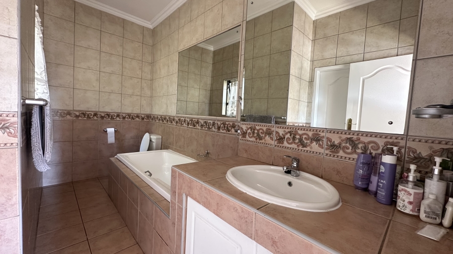5 Bedroom Property for Sale in Eldo Glen Gauteng