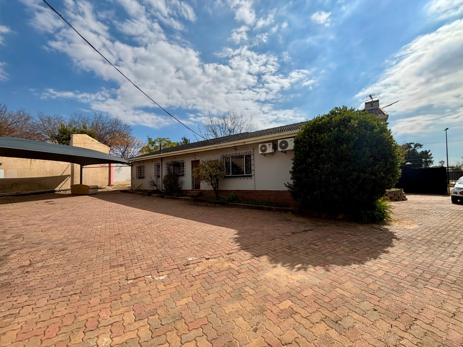 To Let 3 Bedroom Property for Rent in Blairgowrie Gauteng