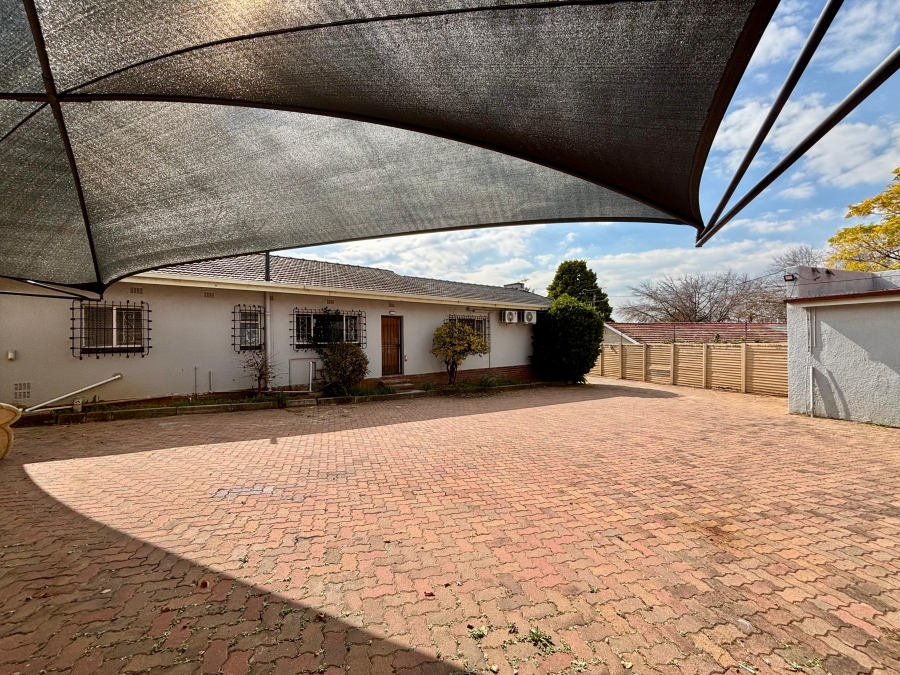 To Let 3 Bedroom Property for Rent in Blairgowrie Gauteng