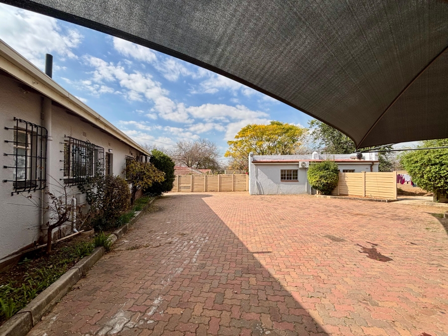 To Let 3 Bedroom Property for Rent in Blairgowrie Gauteng