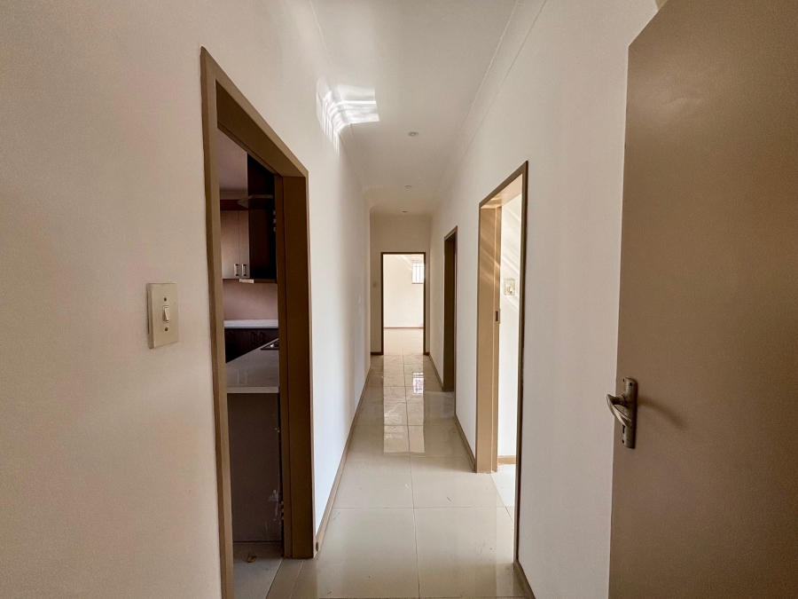 To Let 3 Bedroom Property for Rent in Blairgowrie Gauteng