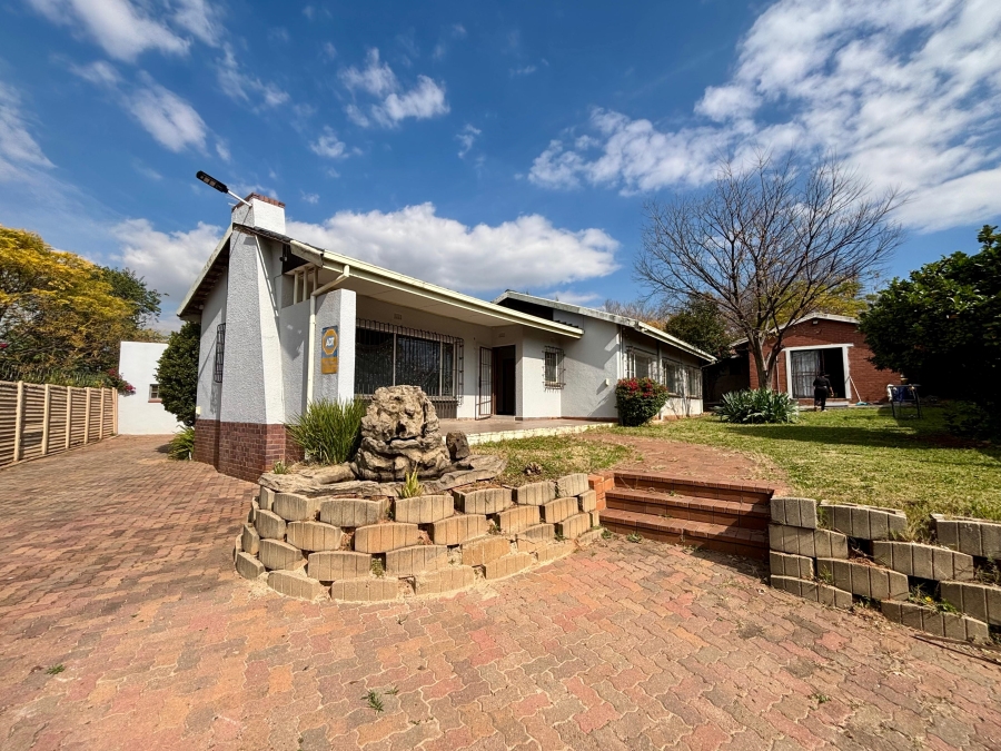 To Let 3 Bedroom Property for Rent in Blairgowrie Gauteng