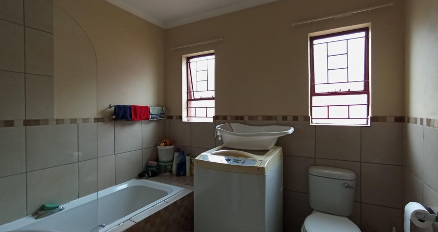 3 Bedroom Property for Sale in Kosmosdal Gauteng