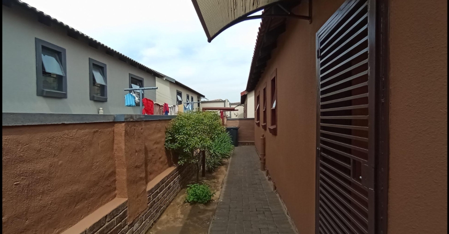 3 Bedroom Property for Sale in Kosmosdal Gauteng