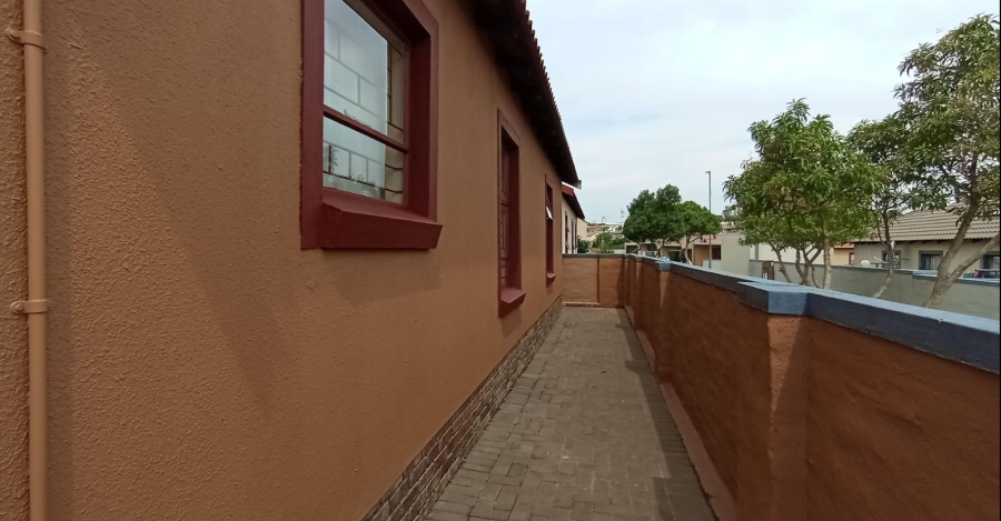 3 Bedroom Property for Sale in Kosmosdal Gauteng