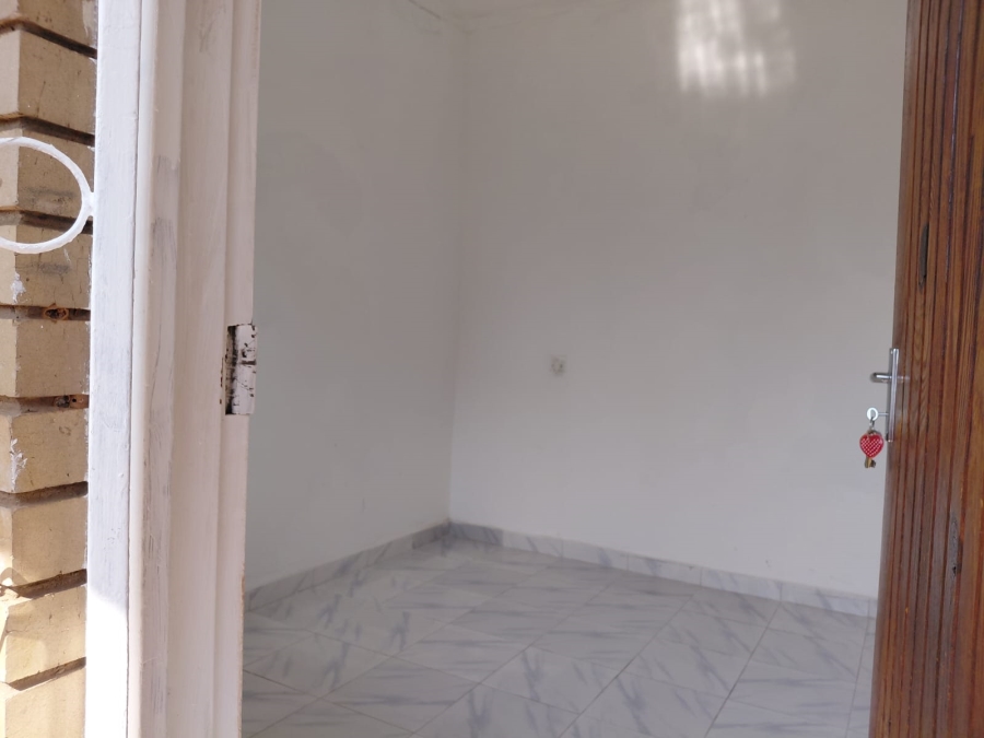 To Let 1 Bedroom Property for Rent in Laudium Gauteng