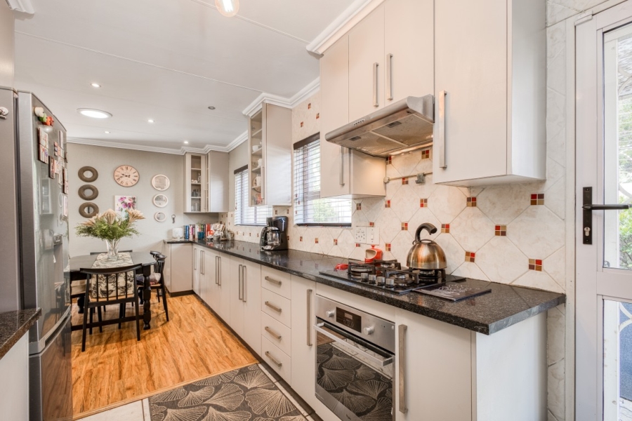 3 Bedroom Property for Sale in Linden Gauteng