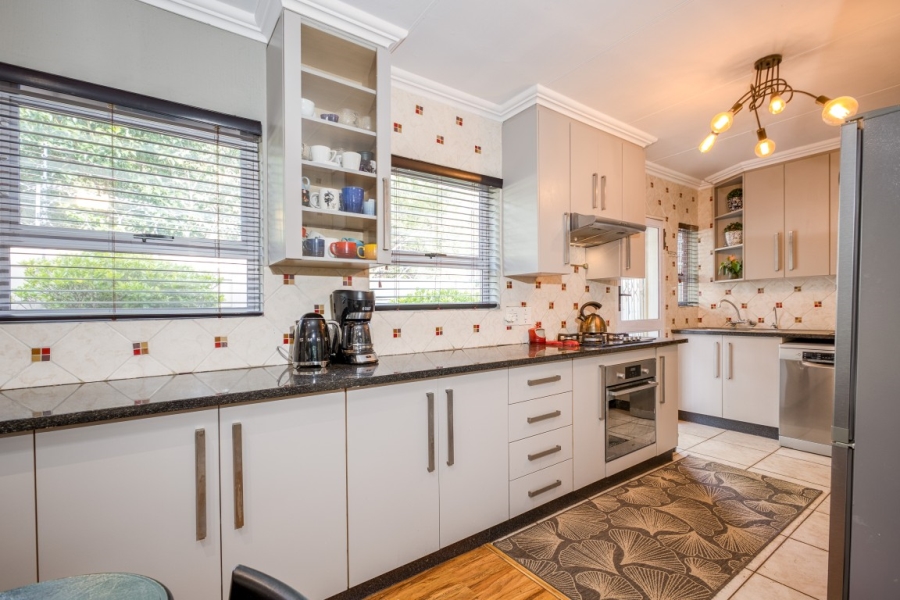 3 Bedroom Property for Sale in Linden Gauteng