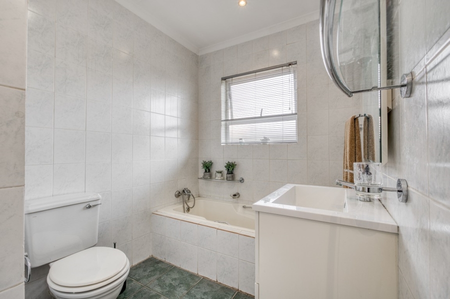 3 Bedroom Property for Sale in Linden Gauteng