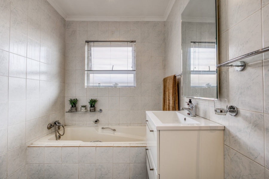 3 Bedroom Property for Sale in Linden Gauteng