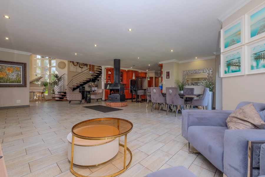 4 Bedroom Property for Sale in Pinehaven Gauteng
