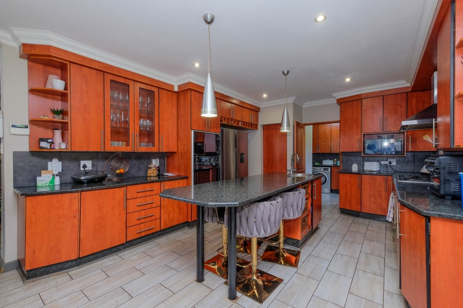 4 Bedroom Property for Sale in Pinehaven Gauteng