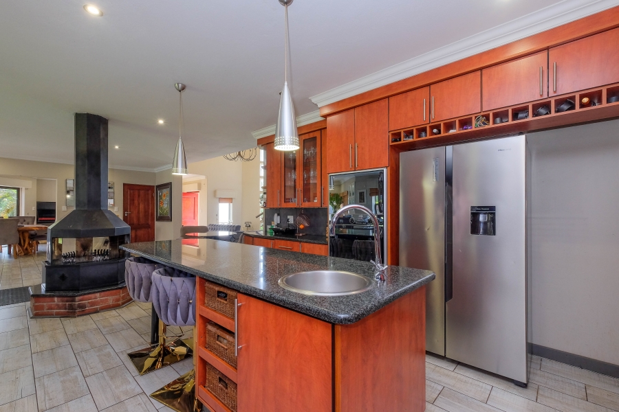 4 Bedroom Property for Sale in Pinehaven Gauteng