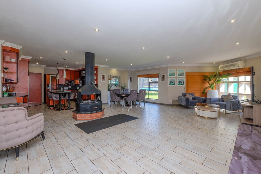 4 Bedroom Property for Sale in Pinehaven Gauteng