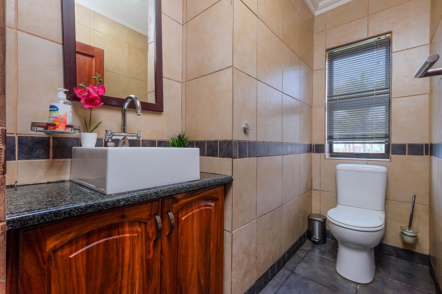 4 Bedroom Property for Sale in Pinehaven Gauteng