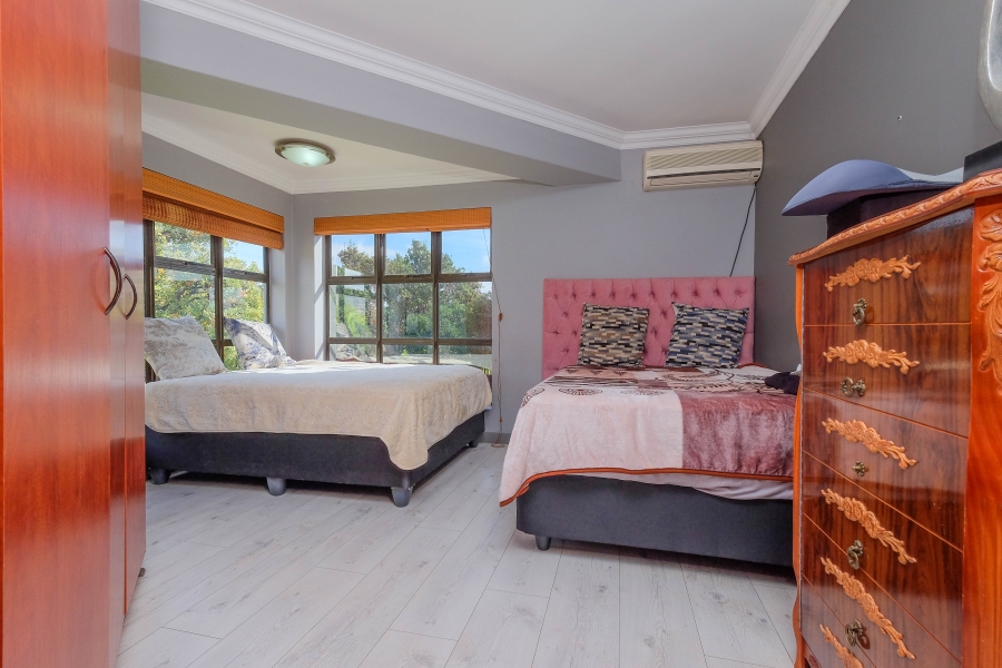 4 Bedroom Property for Sale in Pinehaven Gauteng