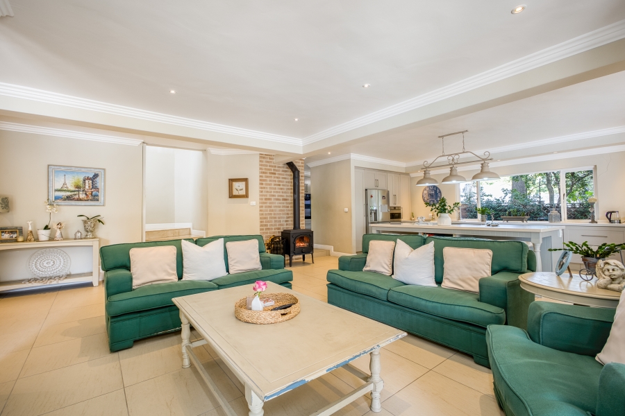 4 Bedroom Property for Sale in Hurlingham Gauteng