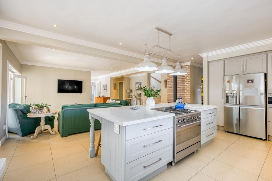 4 Bedroom Property for Sale in Hurlingham Gauteng