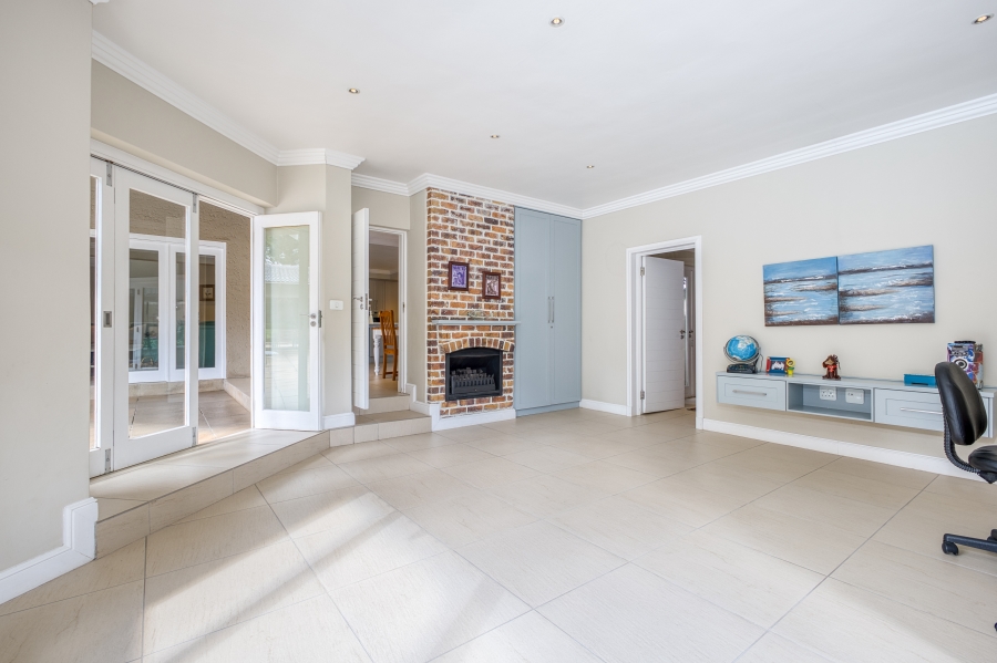 4 Bedroom Property for Sale in Hurlingham Gauteng