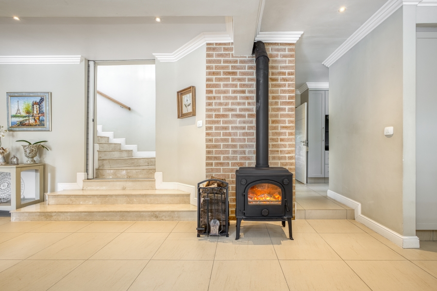 4 Bedroom Property for Sale in Hurlingham Gauteng