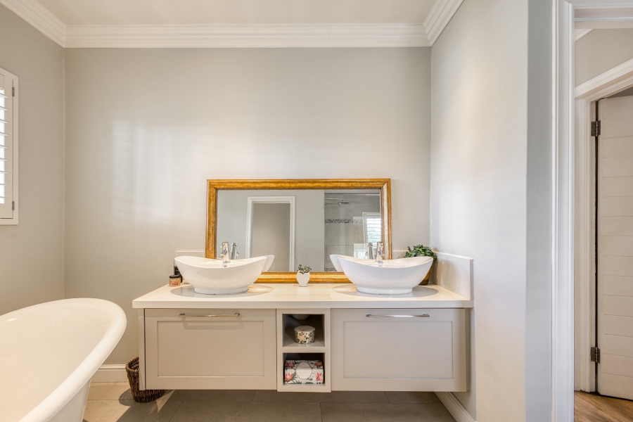 4 Bedroom Property for Sale in Hurlingham Gauteng