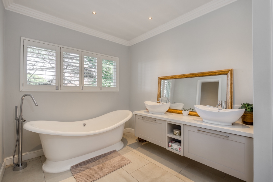 4 Bedroom Property for Sale in Hurlingham Gauteng
