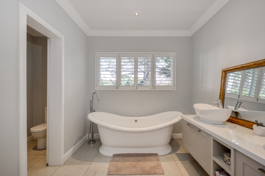 4 Bedroom Property for Sale in Hurlingham Gauteng