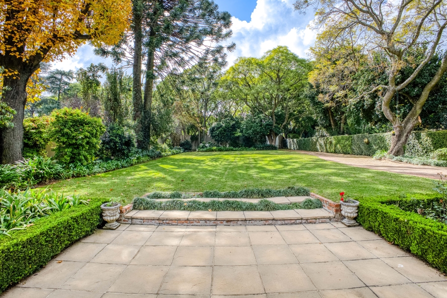 4 Bedroom Property for Sale in Hurlingham Gauteng
