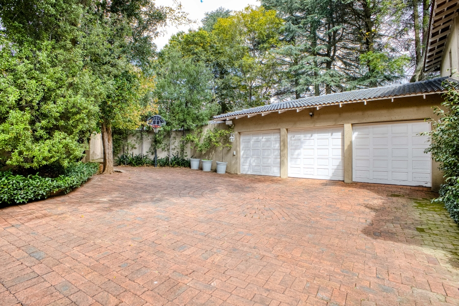 4 Bedroom Property for Sale in Hurlingham Gauteng