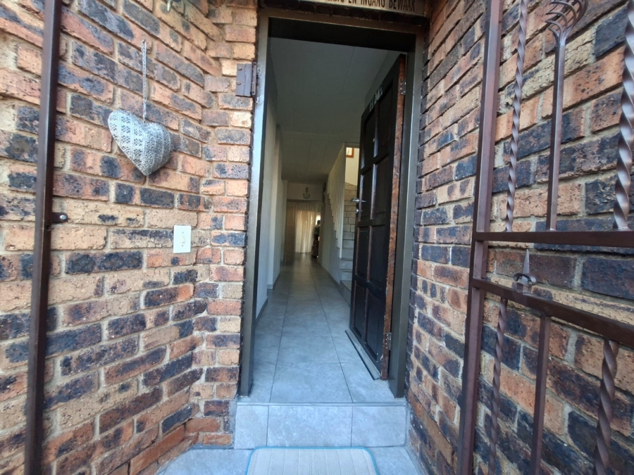 3 Bedroom Property for Sale in Wilro Park Gauteng