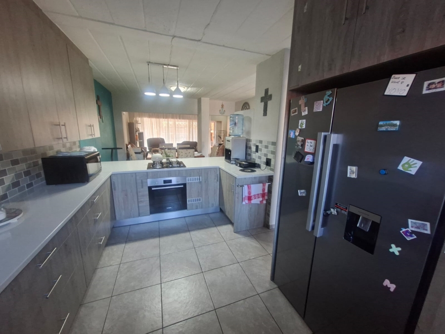 3 Bedroom Property for Sale in Wilro Park Gauteng