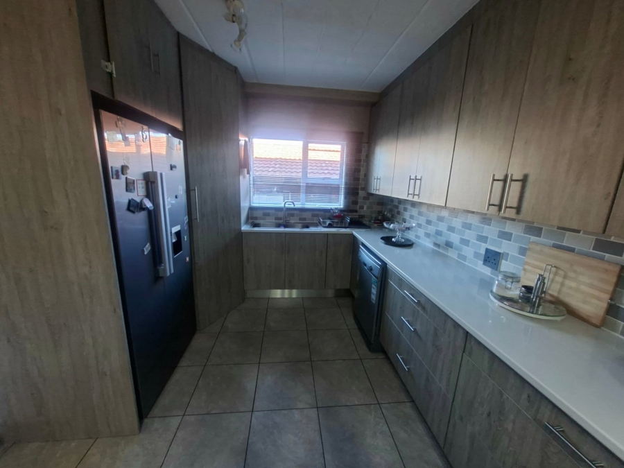 3 Bedroom Property for Sale in Wilro Park Gauteng