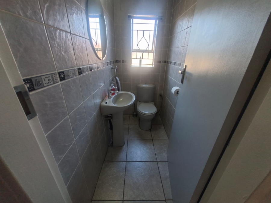 3 Bedroom Property for Sale in Wilro Park Gauteng
