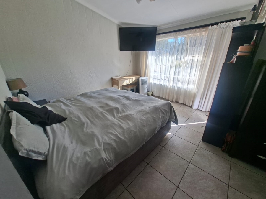 3 Bedroom Property for Sale in Wilro Park Gauteng