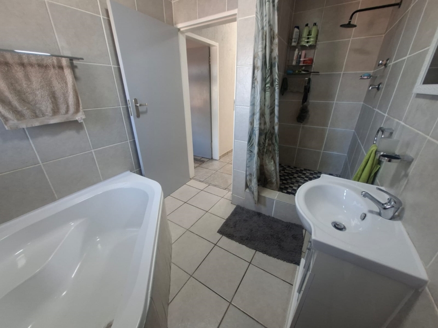 3 Bedroom Property for Sale in Wilro Park Gauteng