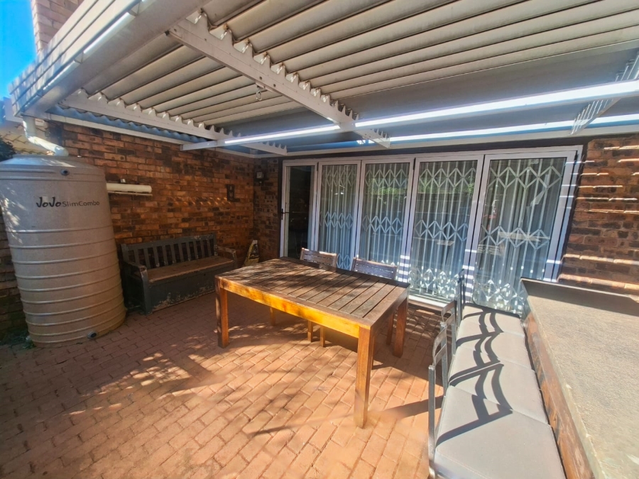 3 Bedroom Property for Sale in Wilro Park Gauteng