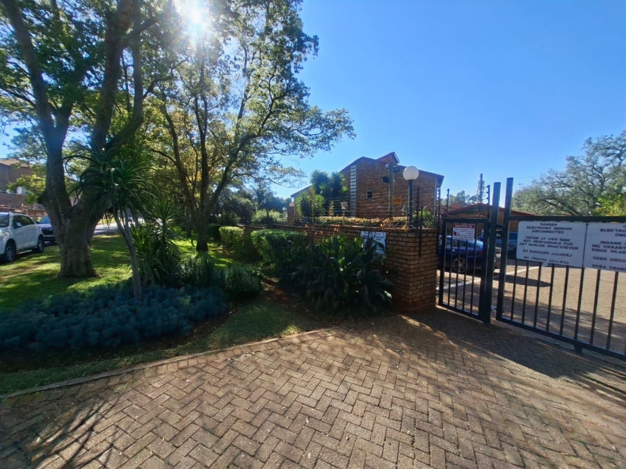 2 Bedroom Property for Sale in Wilro Park Gauteng