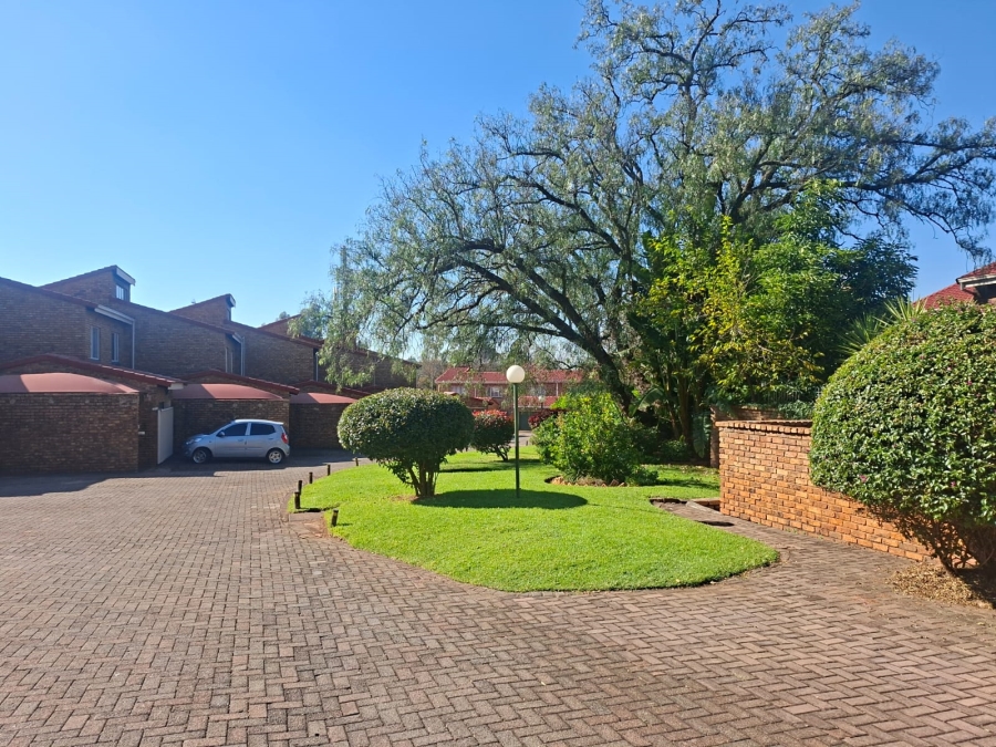 2 Bedroom Property for Sale in Wilro Park Gauteng