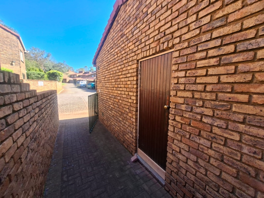 2 Bedroom Property for Sale in Wilro Park Gauteng
