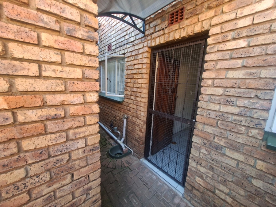 2 Bedroom Property for Sale in Wilro Park Gauteng